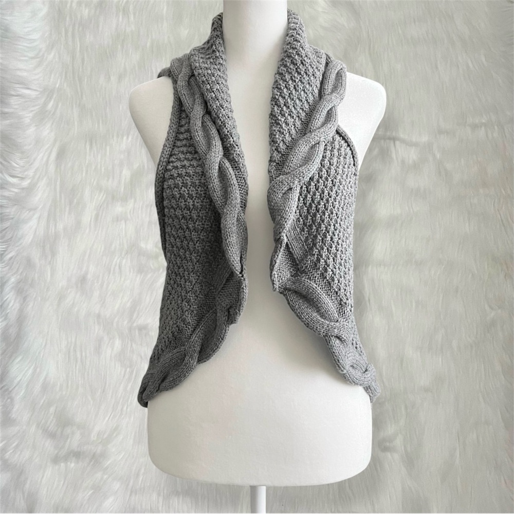 Takeout Y2K Gray Sleeveless Cardigan Knit Vest